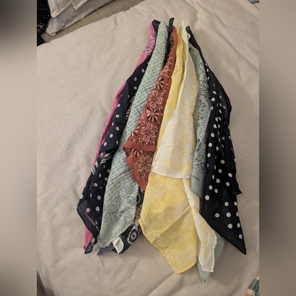 11 Assorted Patterned Bananas - Picture 2 of 16